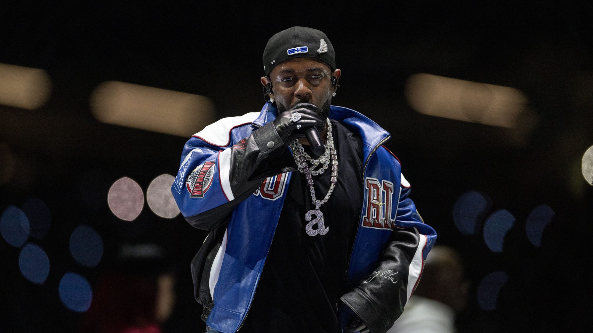 Kendrick Lamar performing⁣ at the 2025 Super Bowl⁣ halftime show.