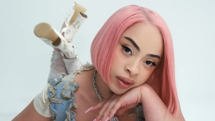 Ice Spice Puts Her “Pretty Privilege” On Display In New Song And Self-Directed Video Ice Spice Puts Her “Pretty Privilege” On Display In New Song And Self-Directed Video