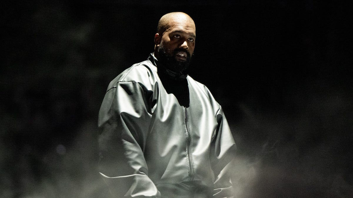 Kanye West Denies Viral Bucket List, Says It’s “Not My Handwriting” Kanye West Denies Viral Bucket List, Says It’s “Not My Handwriting”