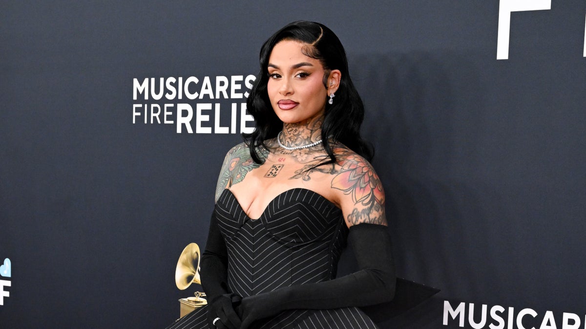 Kwn को पता था कि उसके और केहलानी के "सबसे बुरे व्यवहार" वाले चुंबन से  "इंटरनेट हिल जाएगा"।