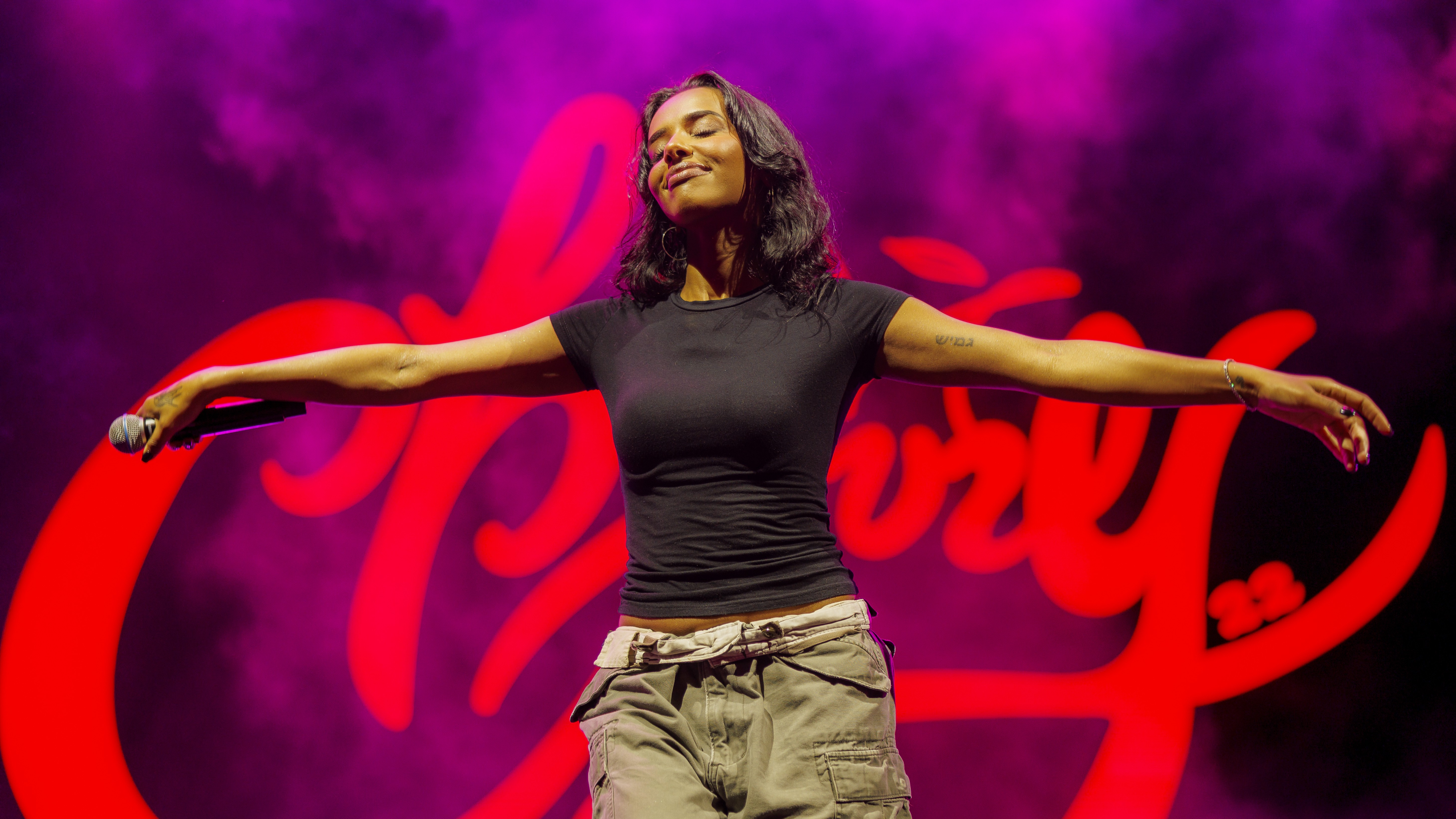 Video: Kelly Rowland - 'Commander'