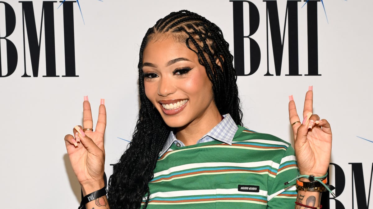 Coi Leray Hosts Thanksgiving Turkey Drive - News Directory 3