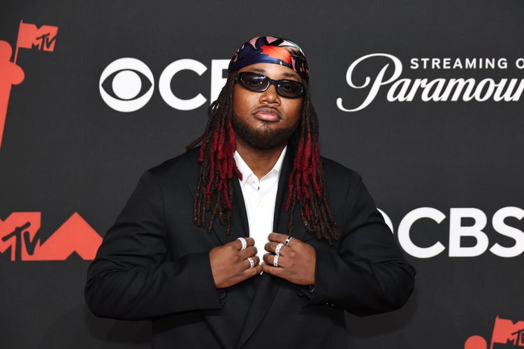 Leon Thomas Explores Funk And Psychedelic Rock On His Impressive New EP ‘PHOLKS’