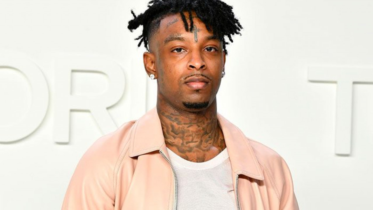 21 Savage Removes Grill, Shows Off New Smile
