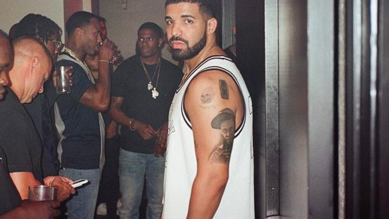 Drake Gets Lil Wayne Tattoo