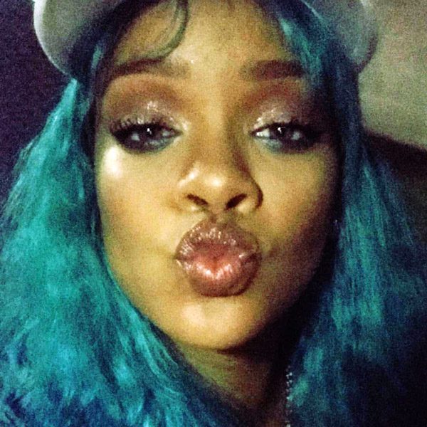 Rihanna Debuts Turquoise Hair