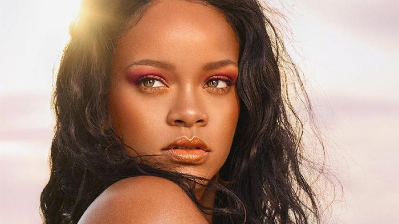 Rihanna Launches Fenty Fashion Brand with LVMH
