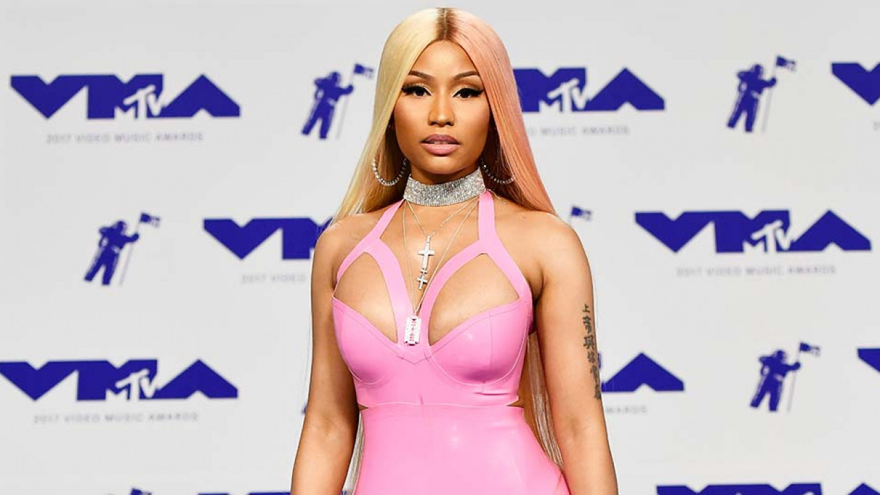 Nicki Minaj Performs in Barbie Pink Bodysuit With Fishnets & Soaring Ankle  Boots