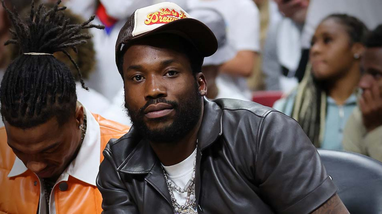 Meek Mill Trips Referee at Sixers Game, Issues Apology - Rap-Up